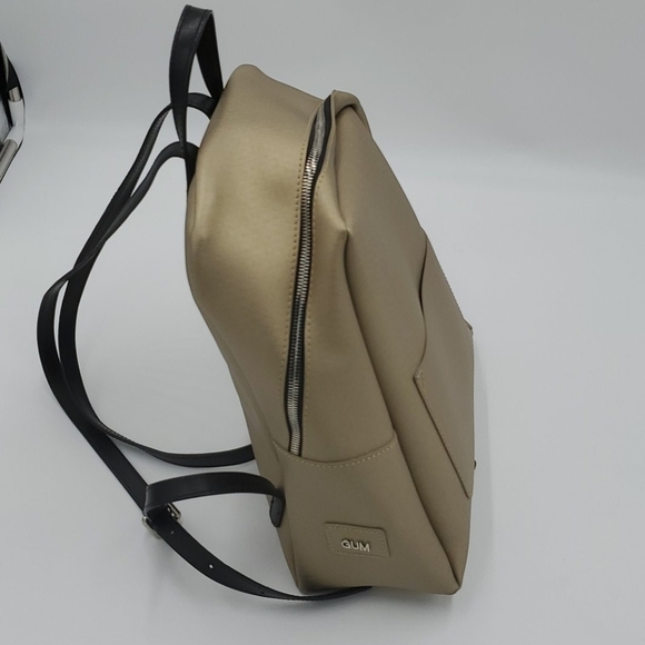 Gold backpack. - Picture 2 of 5